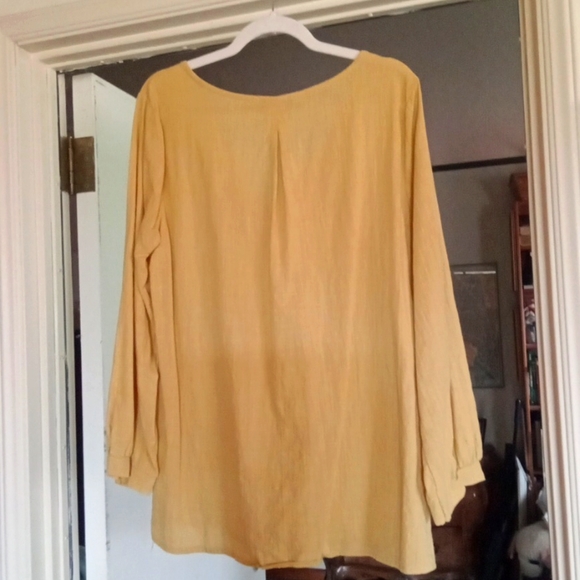 FURTHER PRICE DROP  LoveU.Dear  pintucked blouse.  Size Large. - Picture 2 of 5